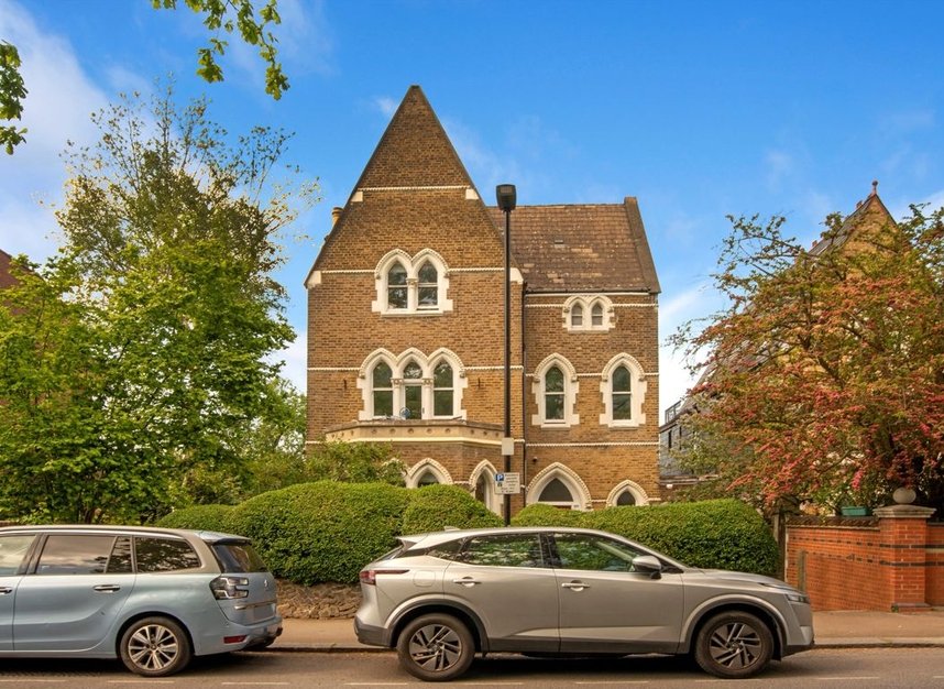 Properties for sale in Crescent Road - N8 8AL view1