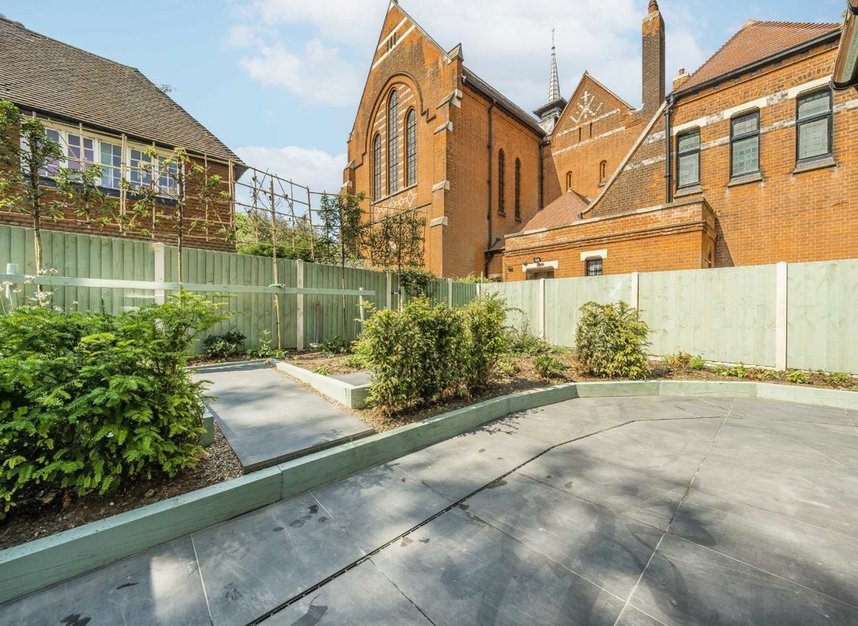 Properties for sale in Cricklade Avenue - SW2 3HH view13