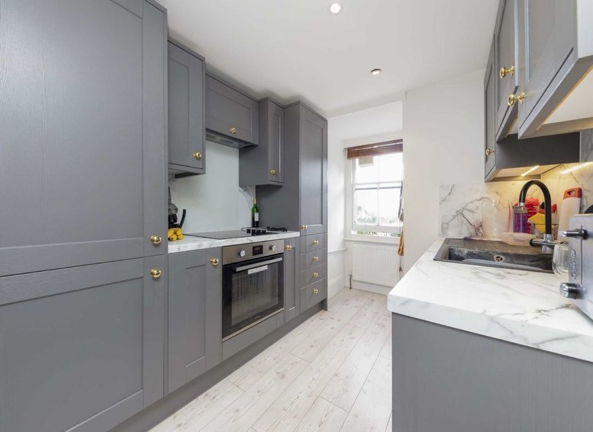 Flat for sale in Cromwell Avenue, London, N6 (Ref 213559) Dexters