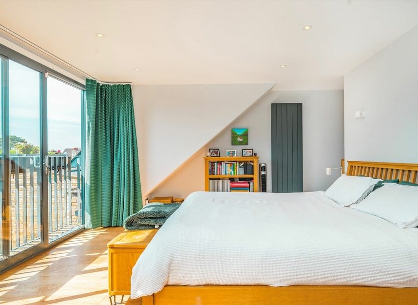 Properties for sale in Crowborough Road - SW17 9QF view9