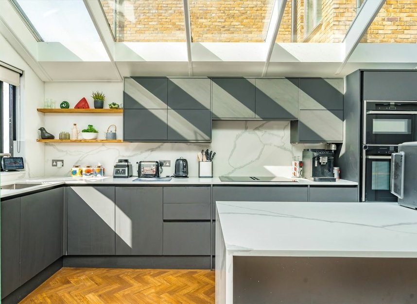 Properties for sale in Crowborough Road - SW17 9QF view5