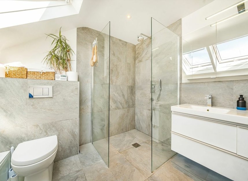 Properties for sale in Crowborough Road - SW17 9QF view8