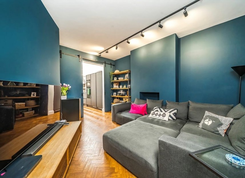 Properties for sale in Crowborough Road - SW17 9QF view6