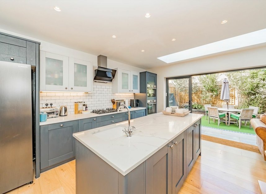 Properties for sale in Crowborough Road - SW17 9QD view2