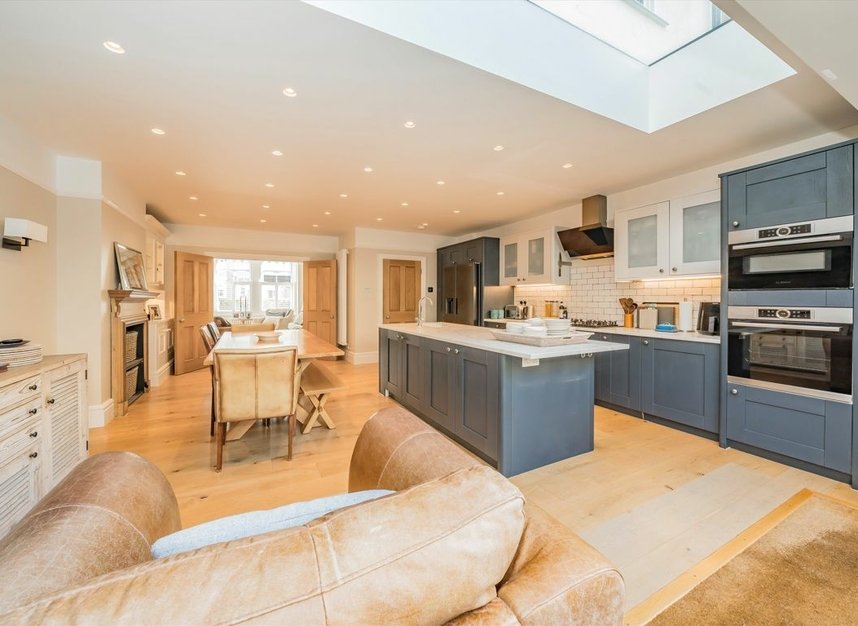 Properties for sale in Crowborough Road - SW17 9QD view13