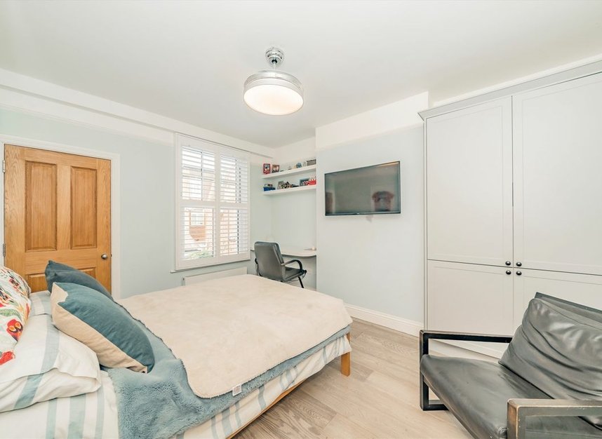 Properties for sale in Crowborough Road - SW17 9QD view9