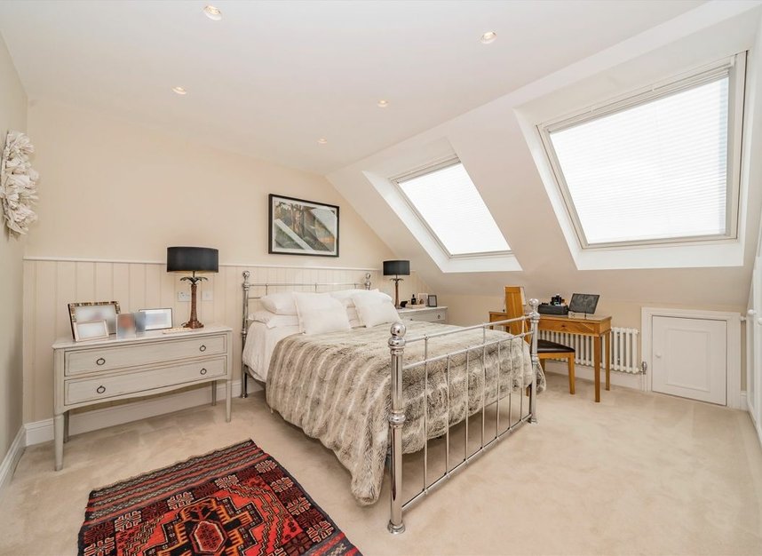 Properties for sale in Crowborough Road - SW17 9QD view7
