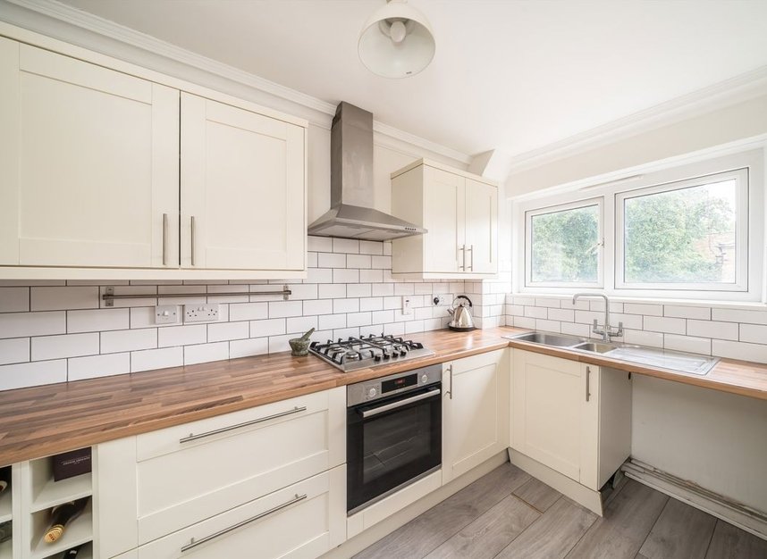 Properties for sale in Cubitt Terrace - SW4 6HJ view2