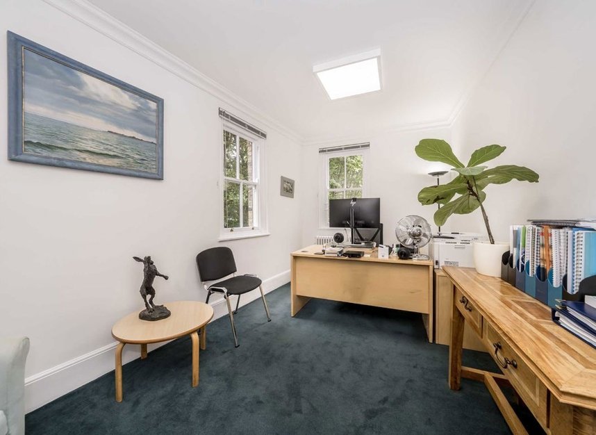 Properties for sale in Cumberland Crescent - W14 8XB view4