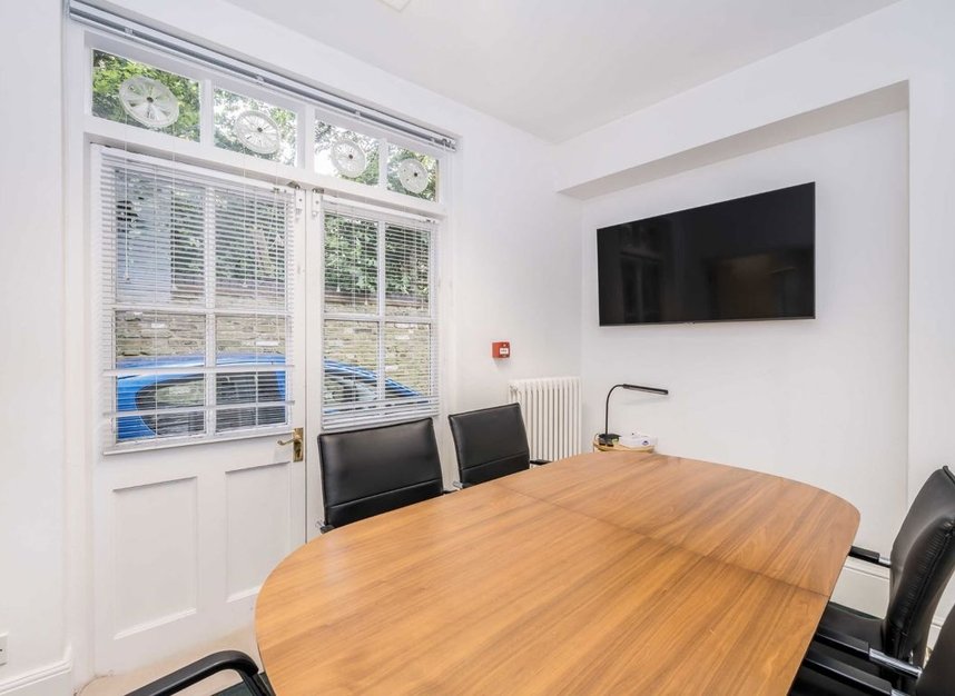 Properties for sale in Cumberland Crescent - W14 8XB view5