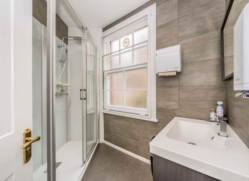 Properties for sale in Cumberland Crescent - W14 8XB view7