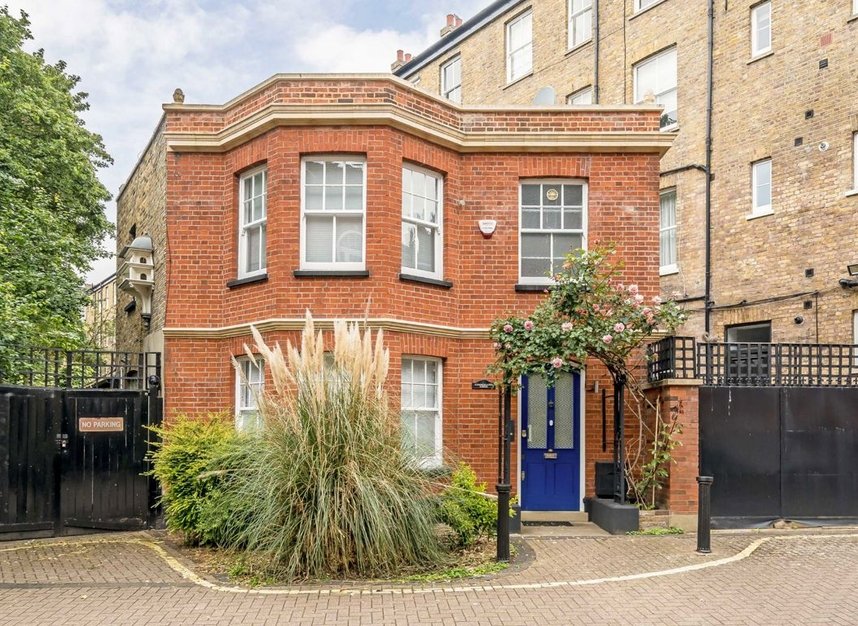 Properties for sale in Cumberland Crescent - W14 8XB view1