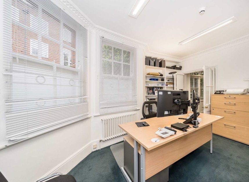Properties for sale in Cumberland Crescent - W14 8XB view6