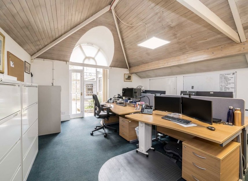 Properties for sale in Cumberland Crescent - W14 8XB view2