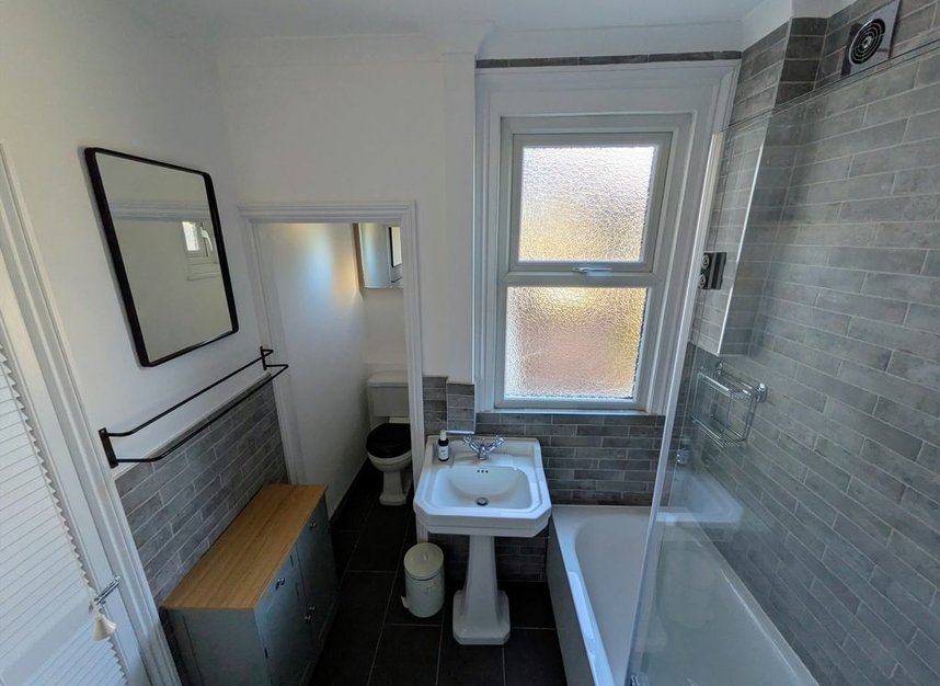 Properties sold in Cumberland Road - W7 2ED view8