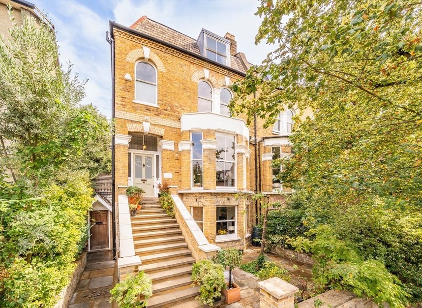 Dartmouth Park Avenue, London, NW5