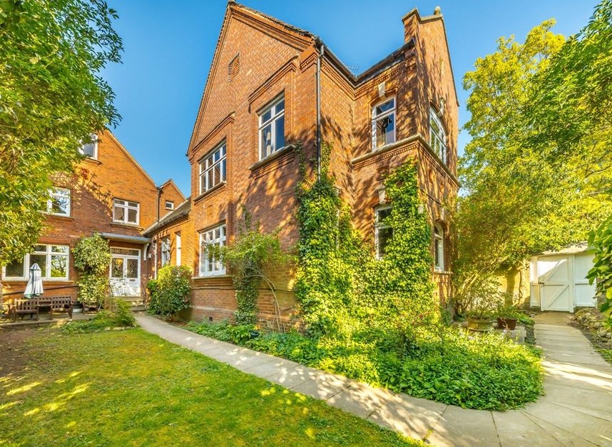 Properties for sale in Dartmouth Park Hill - NW5 1JE view1