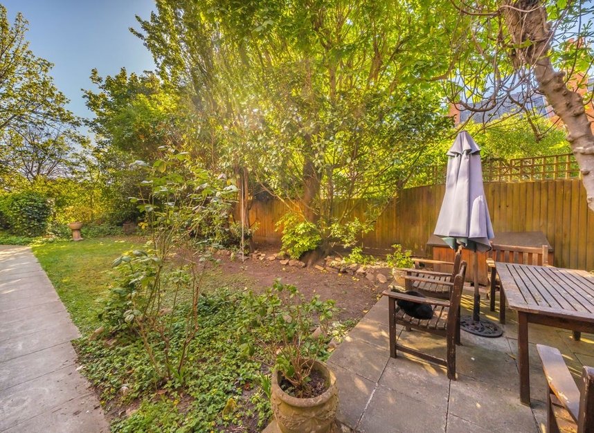 Properties for sale in Dartmouth Park Hill - NW5 1JE view8