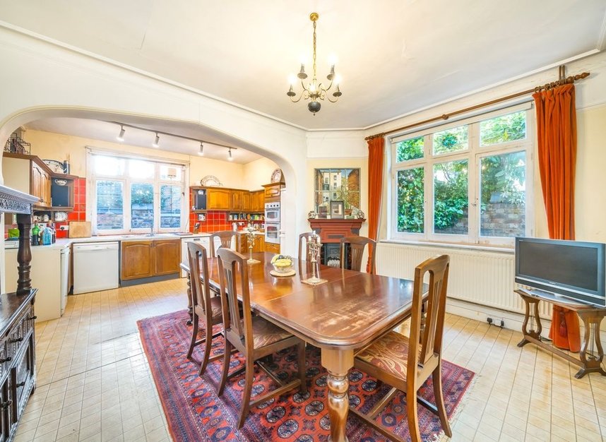 Properties for sale in Dartmouth Park Hill - NW5 1JE view5