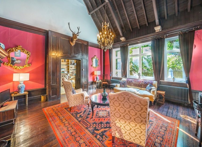 Properties for sale in Dartmouth Park Hill - NW5 1JE view3