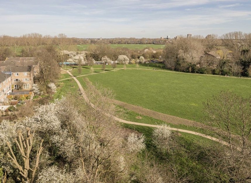 Properties for sale in Daubeney Road - E5 0EN view7