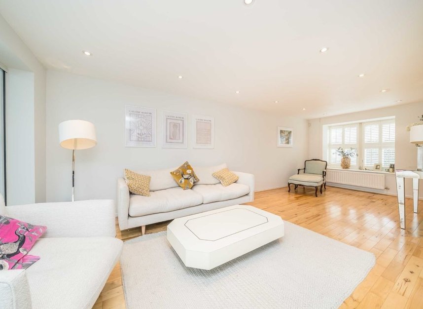 House for sale in Debden Close, Kingston Upon Thames, KT2 (Ref 219591