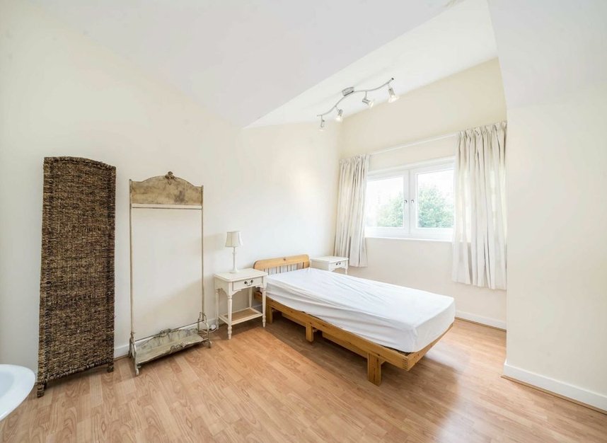 Properties for sale in Deena Close - W3 0HR view7