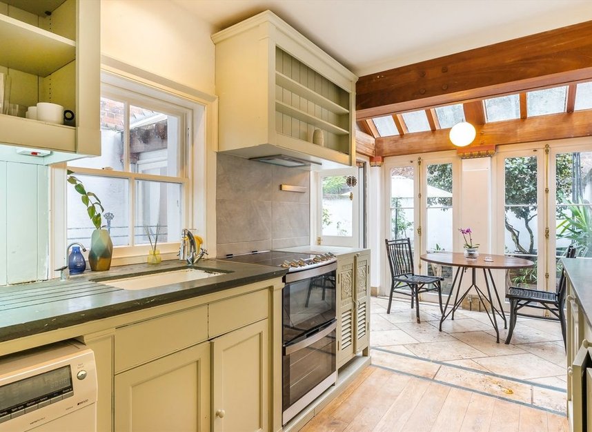 Properties for sale in Doughty Street - WC1N 2LW view11