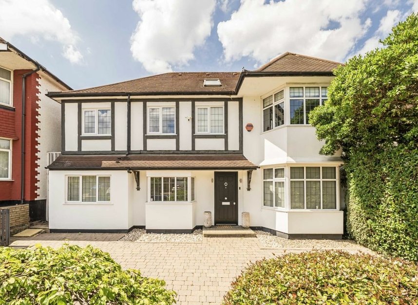 Downage, London, NW4