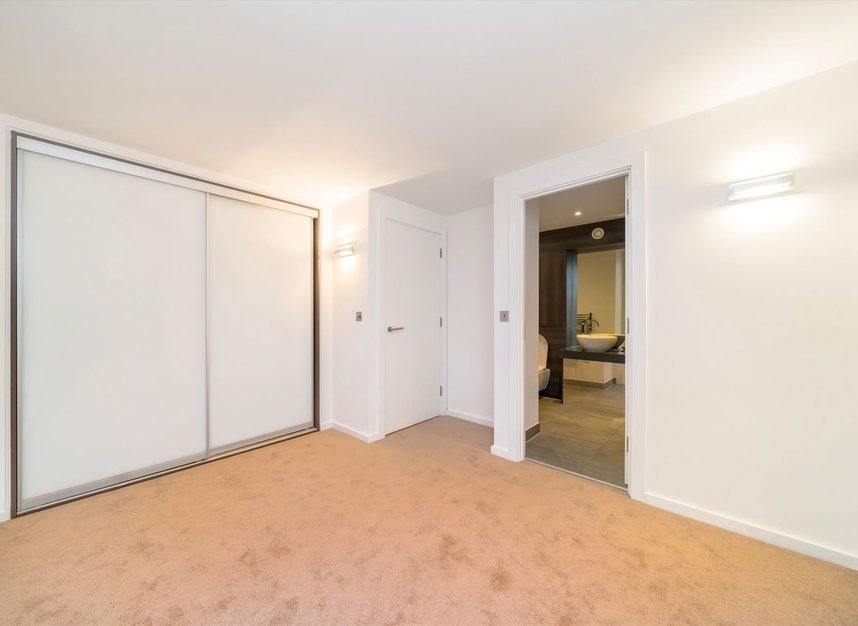 Properties for sale in Drummond Way - N1 1NR view6
