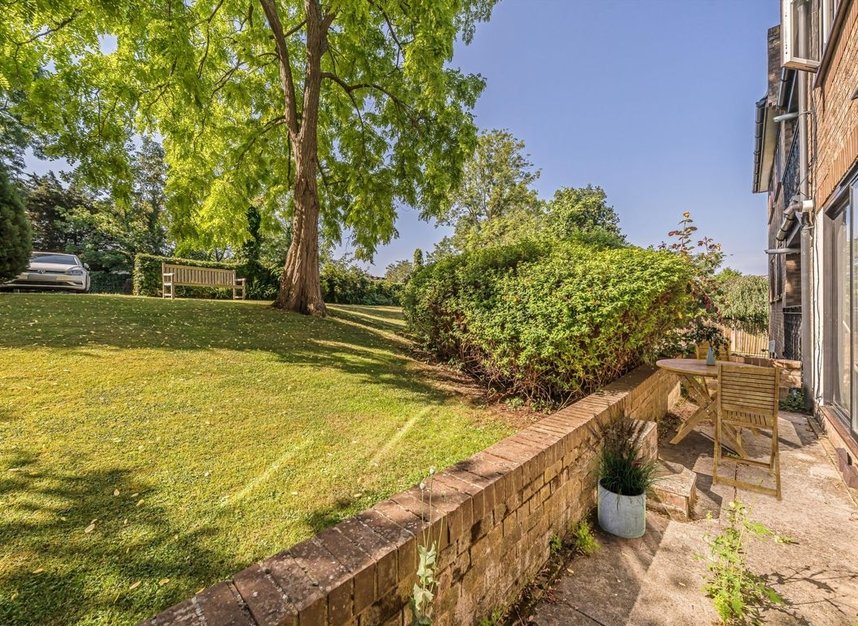 Properties for sale in Dukes Avenue - KT3 4HZ view6