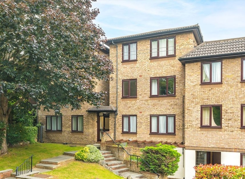 Properties for sale in Dukes Avenue - KT3 4HZ view1