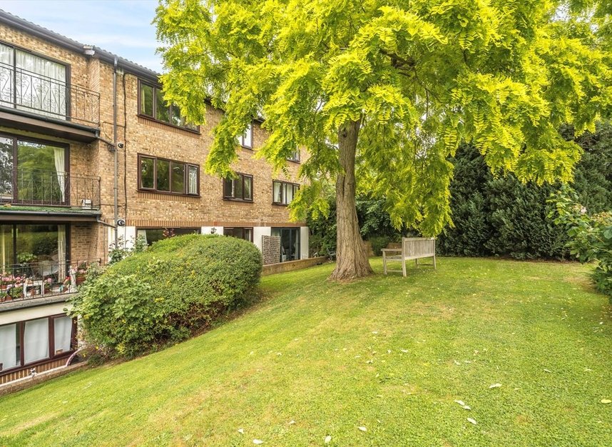 Properties for sale in Dukes Avenue - KT3 4HZ view5