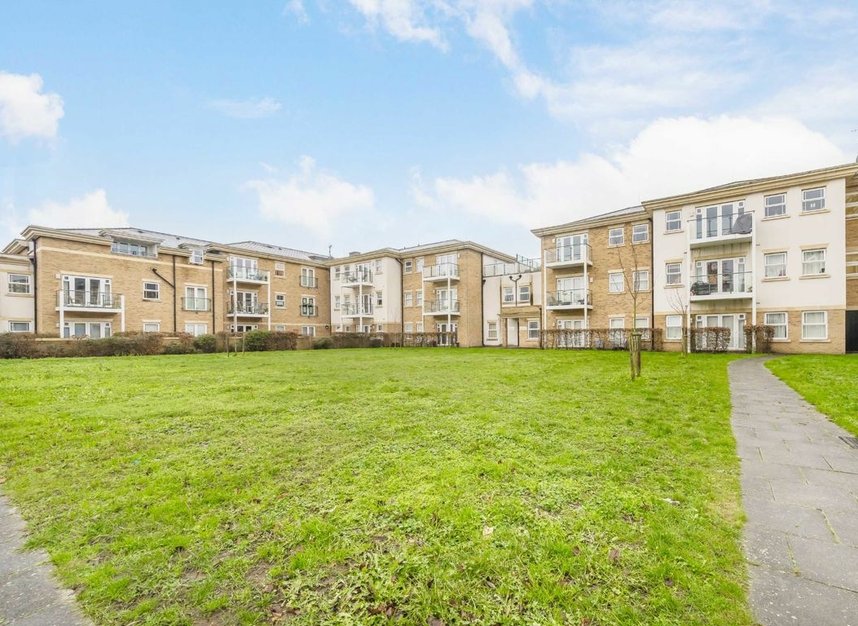 Properties for sale in Dyas Road - TW16 5DD view7