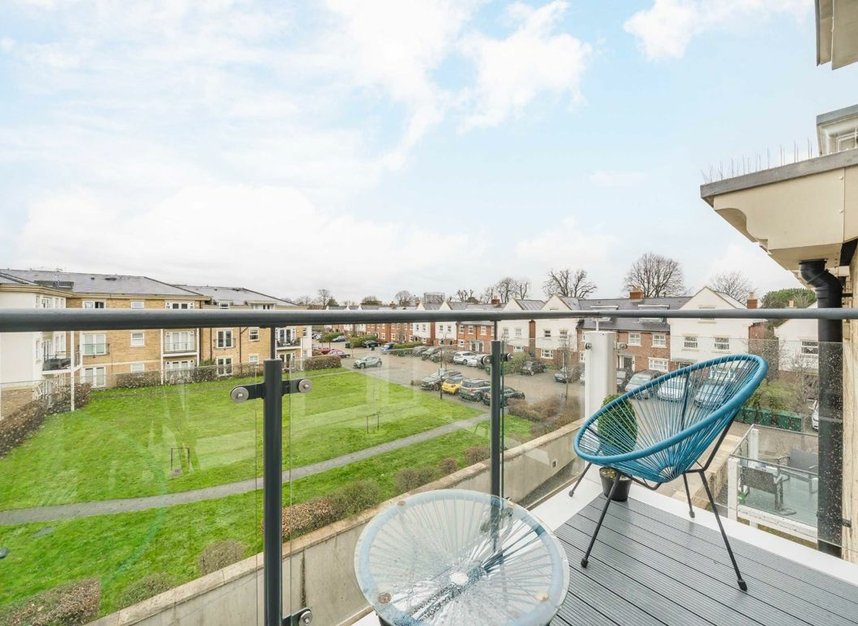 Properties for sale in Dyas Road - TW16 5DD view6