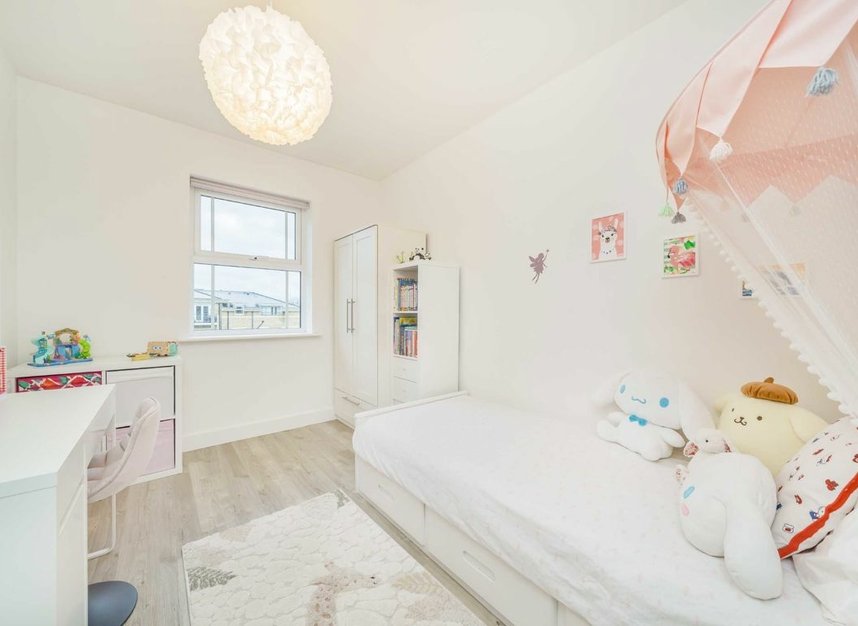 Properties for sale in Dyas Road - TW16 5DD view5