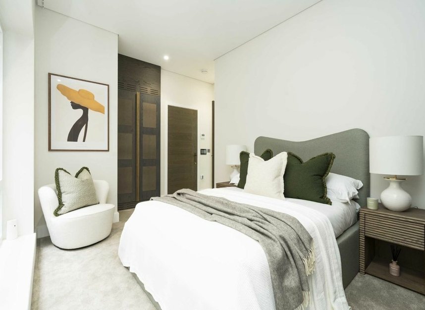 Properties for sale in Dyer's Buildings - EC1N 2JT view5