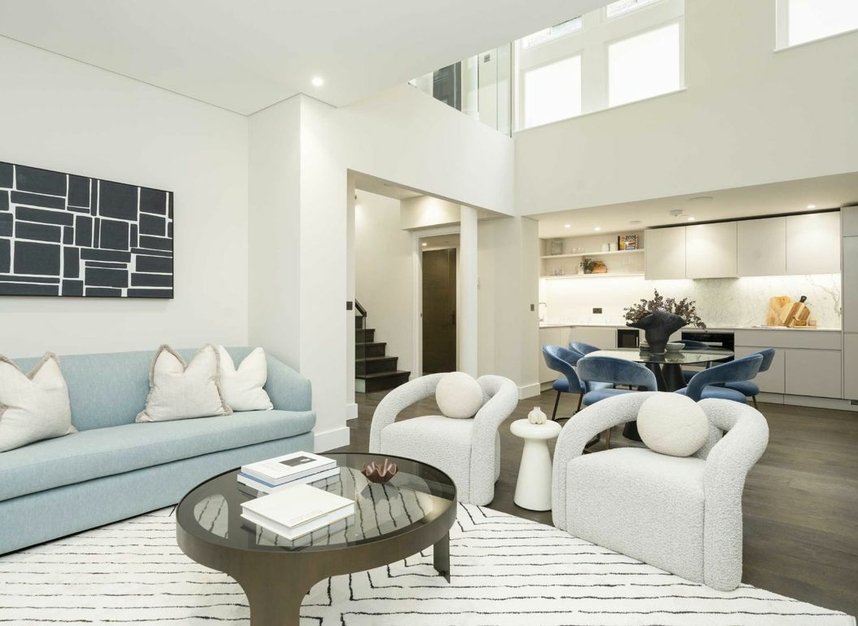 Properties for sale in Dyer's Buildings - EC1N 2JT view3