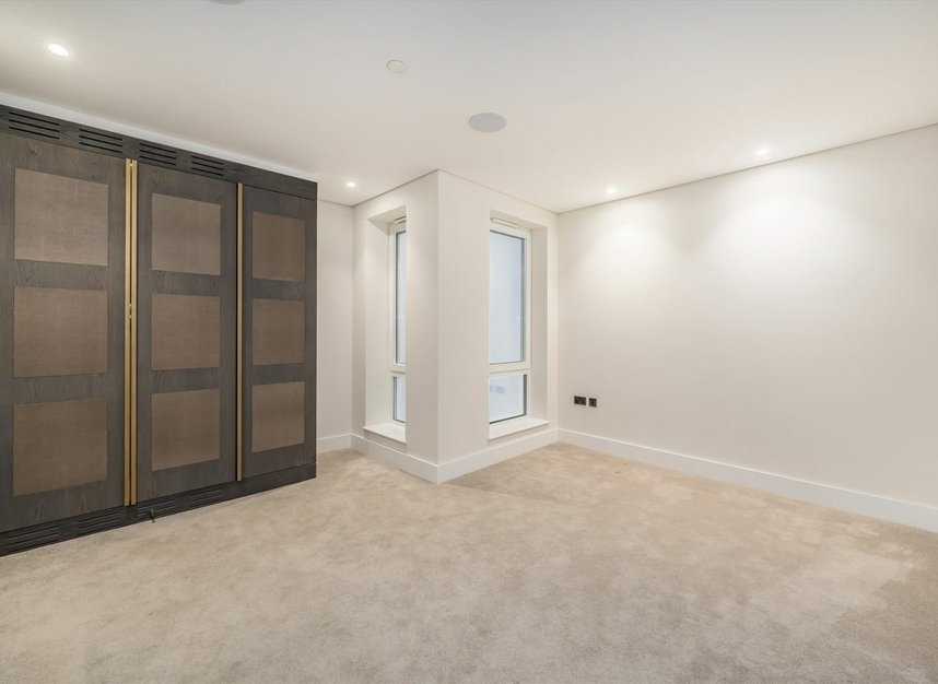 Properties for sale in Dyer's Buildings - EC1N 2JT view7