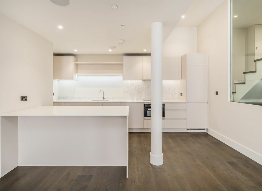 Properties for sale in Dyer's Buildings - EC1N 2JT view3