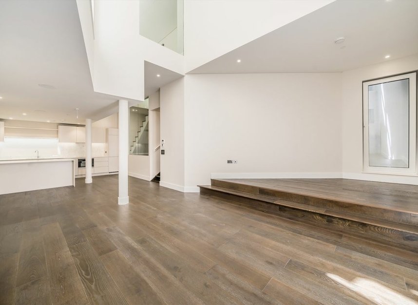 Properties for sale in Dyer's Buildings - EC1N 2JT view2