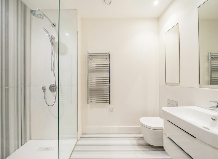 Properties for sale in Dyer's Buildings - EC1N 2JT view8