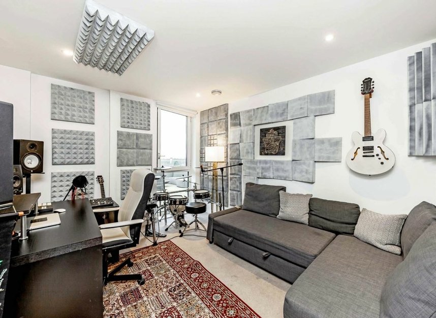 Properties for sale in Ealing Road - TW8 0LN view2