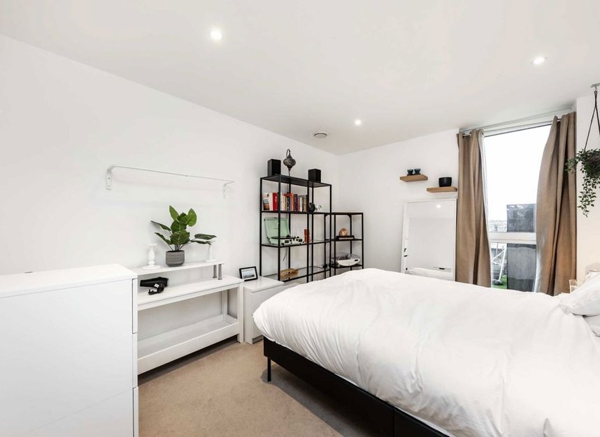 Properties for sale in Ealing Road - TW8 0LN view4
