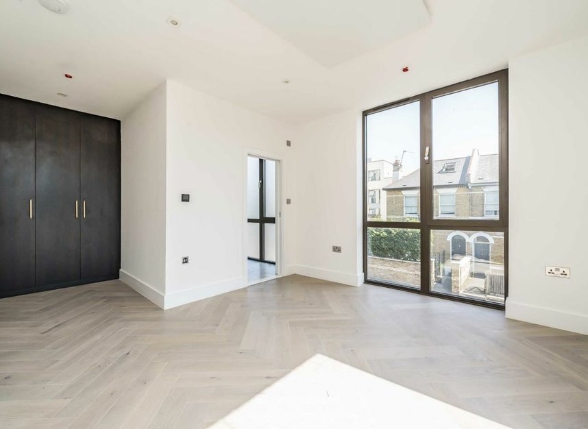 Properties for sale in East Hill - SW18 2HT view3