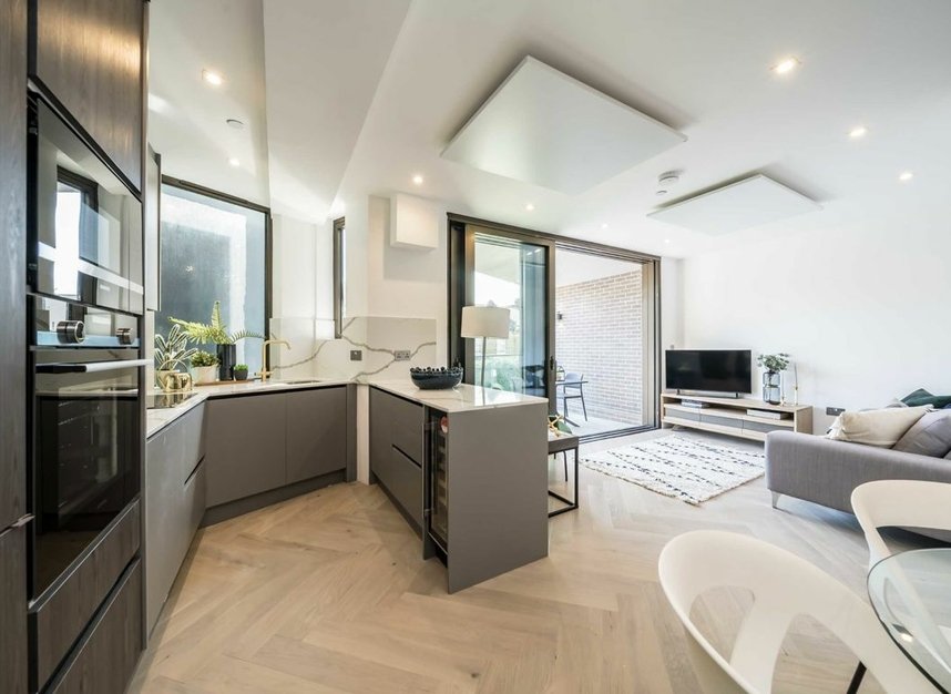 Properties for sale in East Hill - SW18 2HT view2
