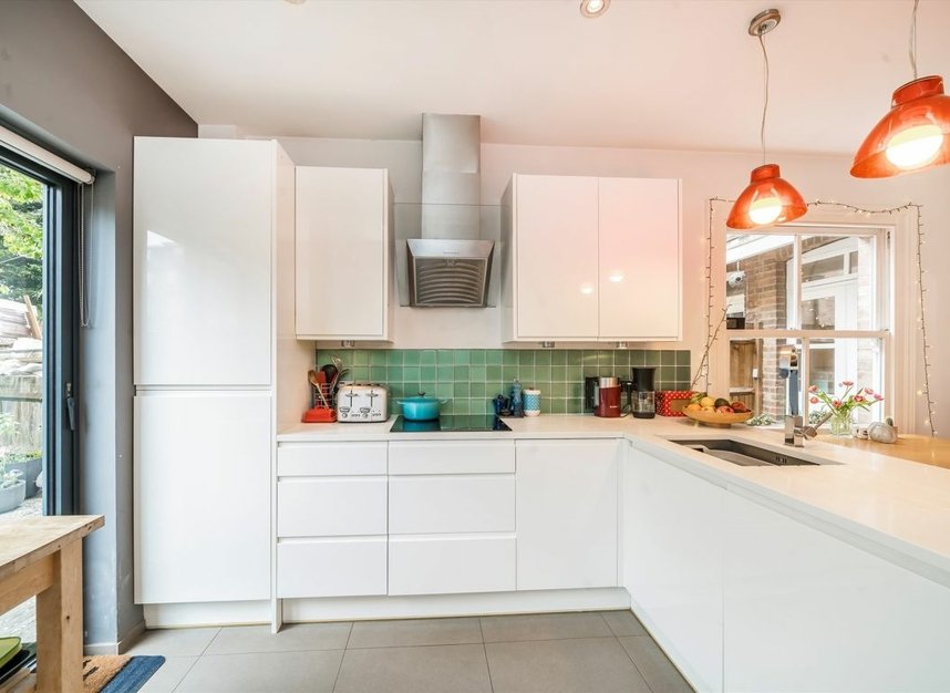 Properties for sale in Eastbourne Road - TW8 9PF view8