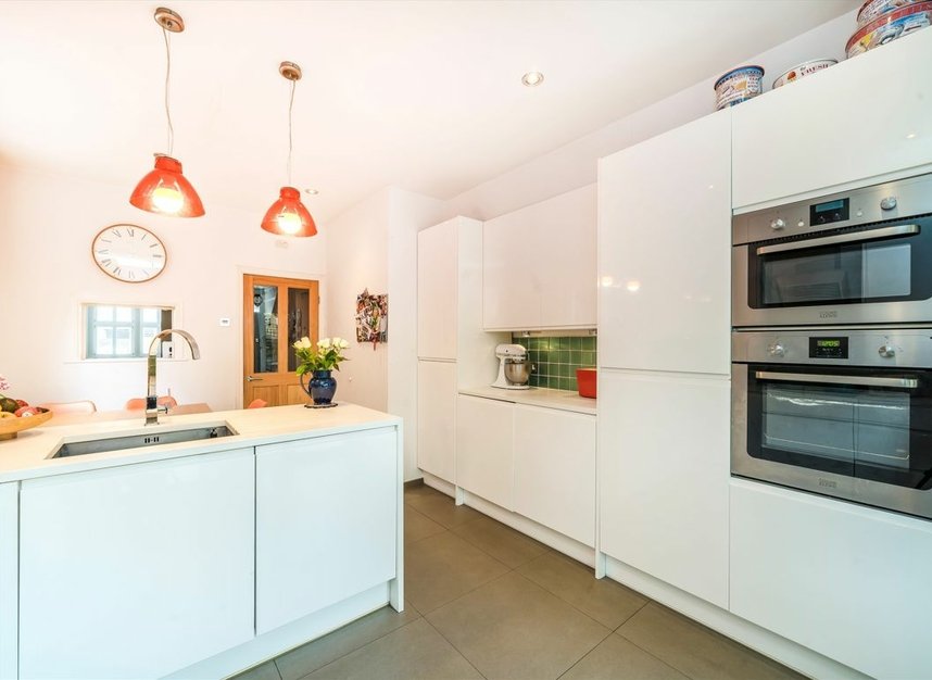 Properties for sale in Eastbourne Road - TW8 9PF view3