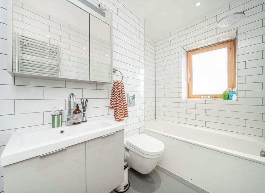 Properties for sale in Eastway - E9 5HQ view9