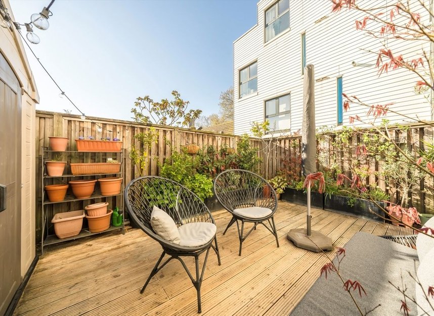 Properties for sale in Ecclesbourne Road - N1 3DG view1
